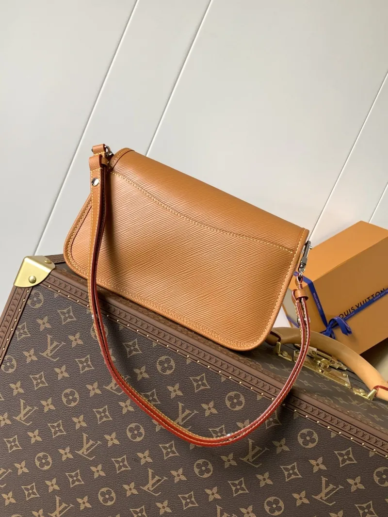 Alternative view of LV Waist & Chest Packs-64