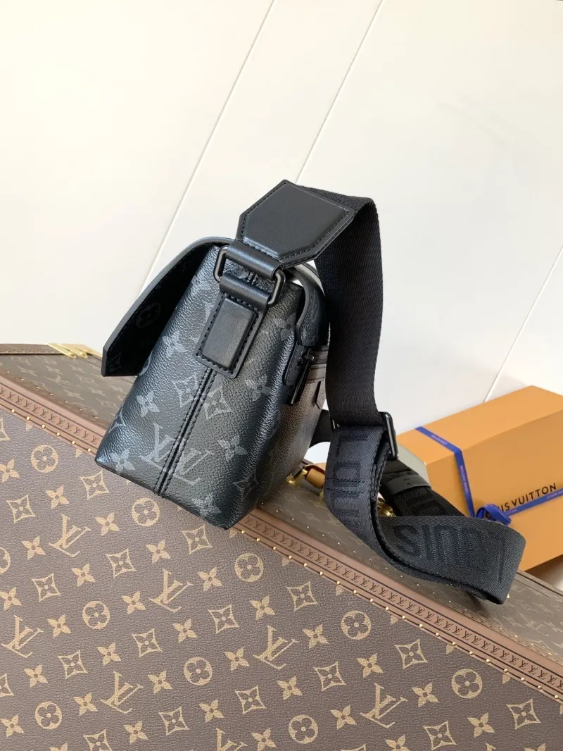 Alternative view of LV Waist & Chest Packs-70
