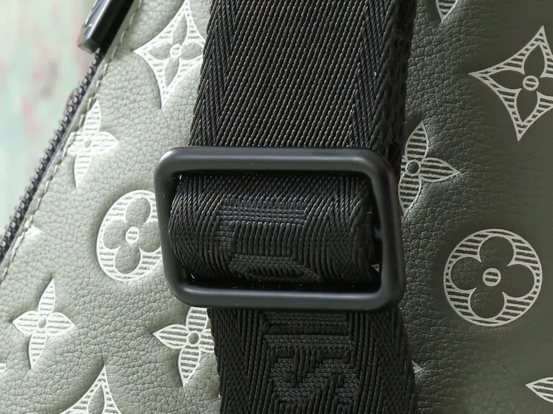 Alternative view of LV Waist & Chest Packs-98
