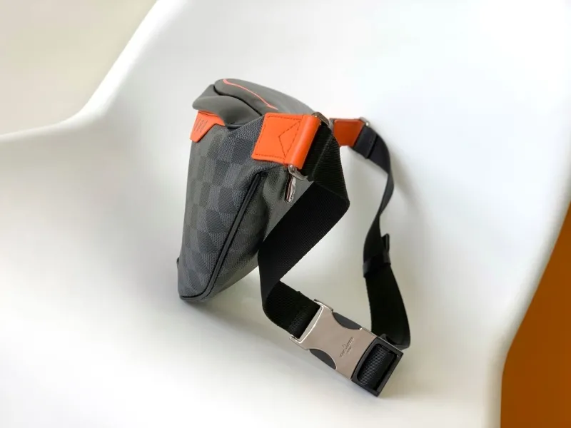 Alternative view of LV Waist & Chest Packs-105
