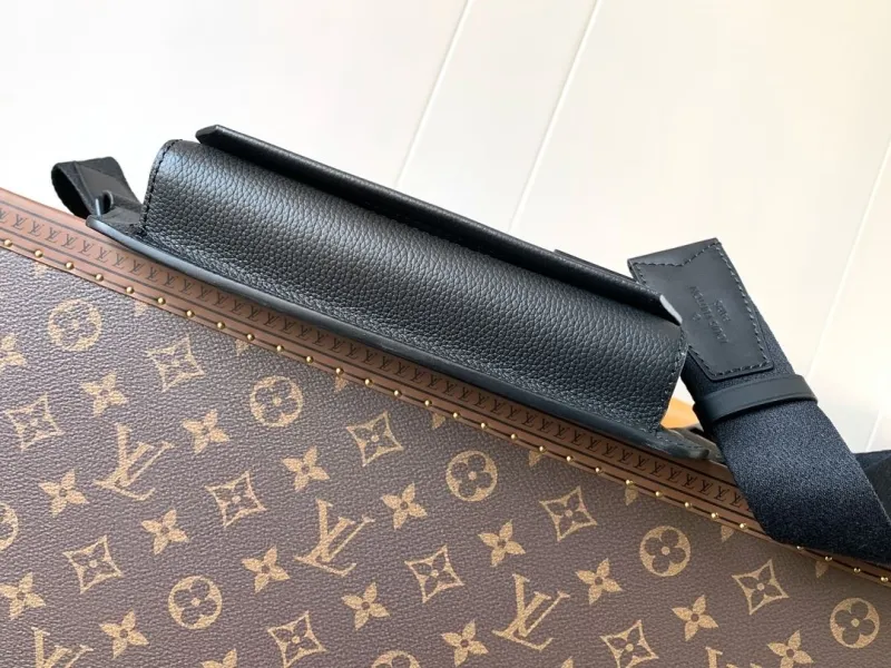 LV Waist & Chest Packs-124 - Image 4