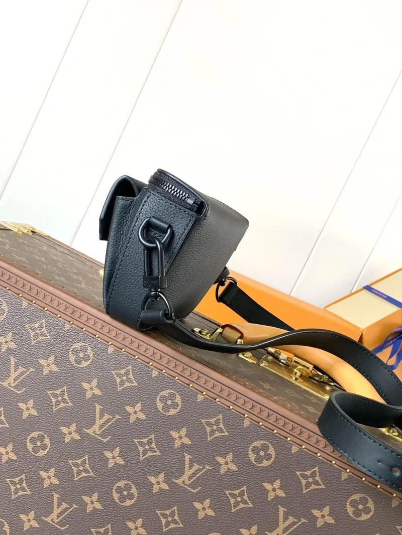 Alternative view of LV Waist & Chest Packs-191