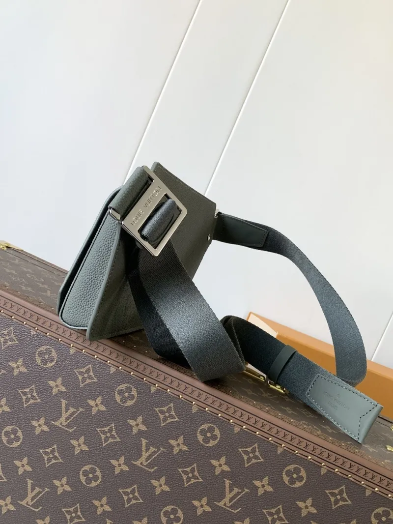 Alternative view of LV Waist & Chest Packs-210