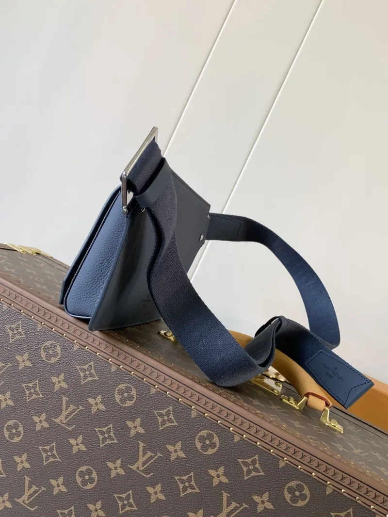 Alternative view of LV Waist & Chest Packs-212