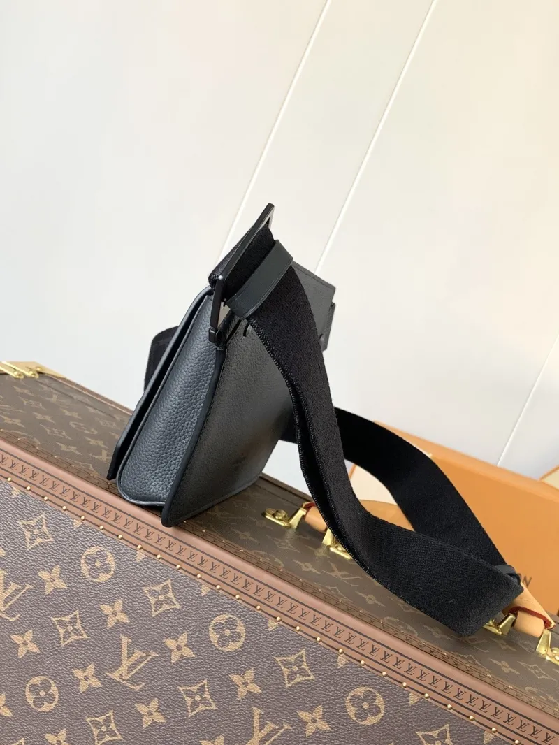 Alternative view of LV Waist & Chest Packs-213