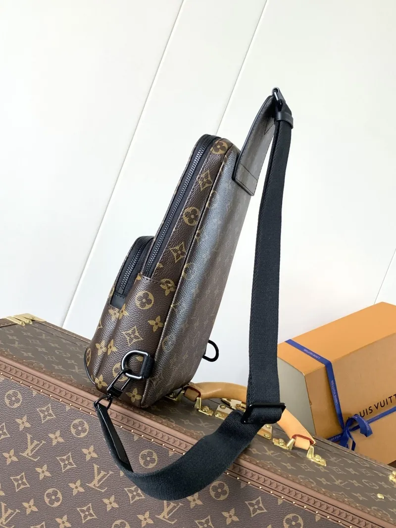 Alternative view of LV Waist & Chest Packs-221