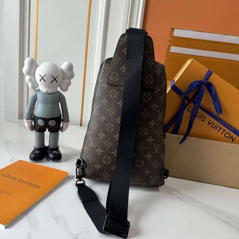 Alternative view of LV Waist & Chest Packs-244