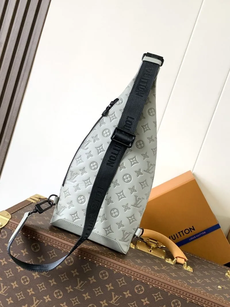 Alternative view of LV Waist & Chest Packs-270