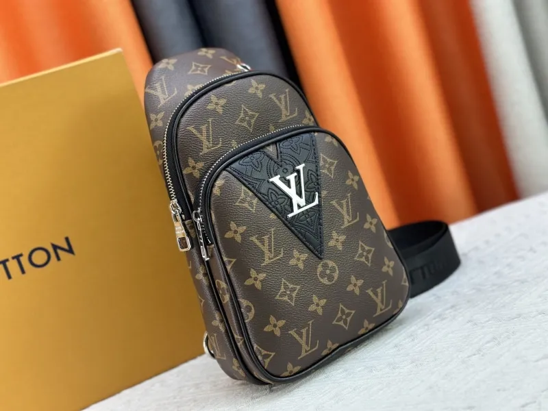 Alternative view of LV Waist & Chest Packs-290
