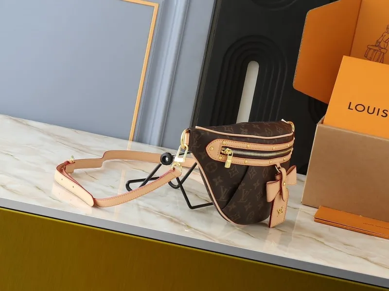 Alternative view of LV Waist & Chest Packs-296