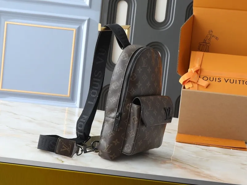 Alternative view of LV Waist & Chest Packs-299