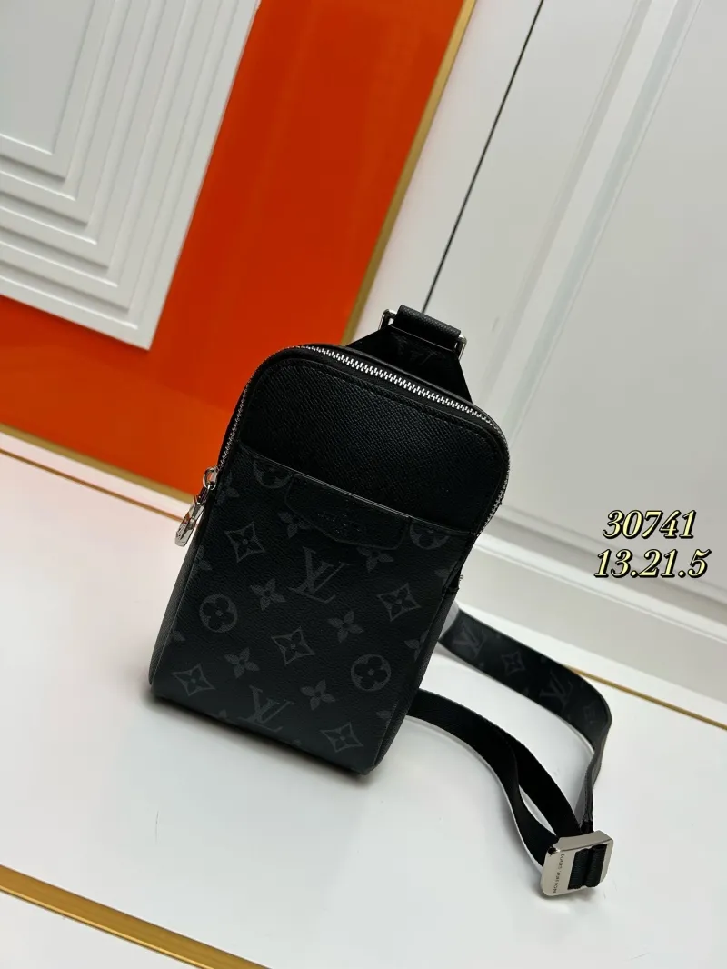 Alternative view of LV Waist & Chest Packs-306