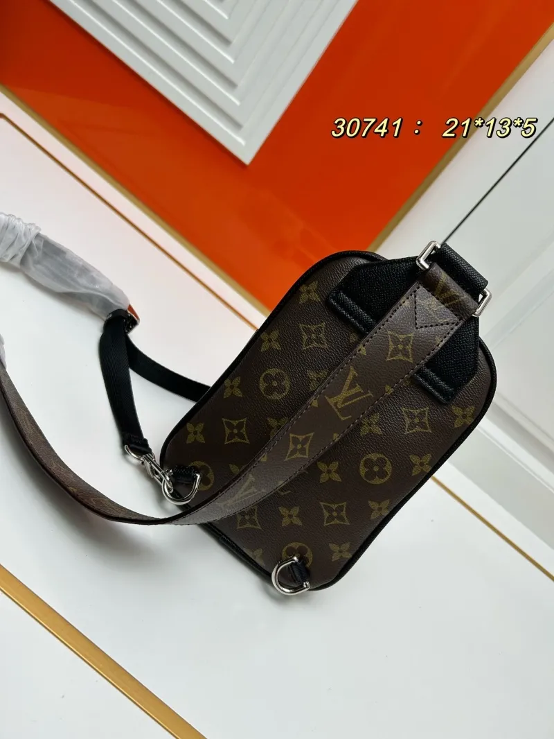 Alternative view of LV Waist & Chest Packs-307