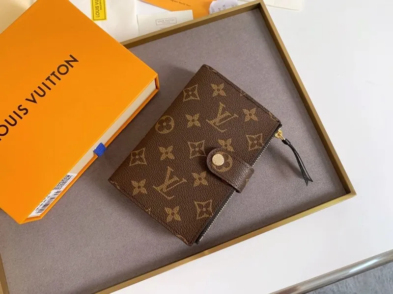 Alternative view of LV Wallets-1