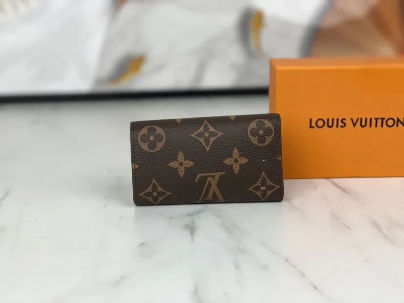 Alternative view of LV Wallets-2