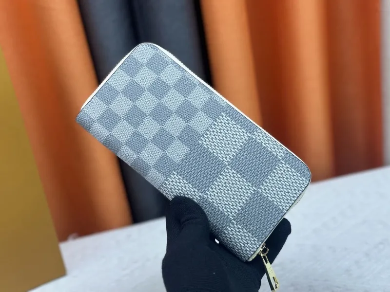 Alternative view of LV Wallets-4