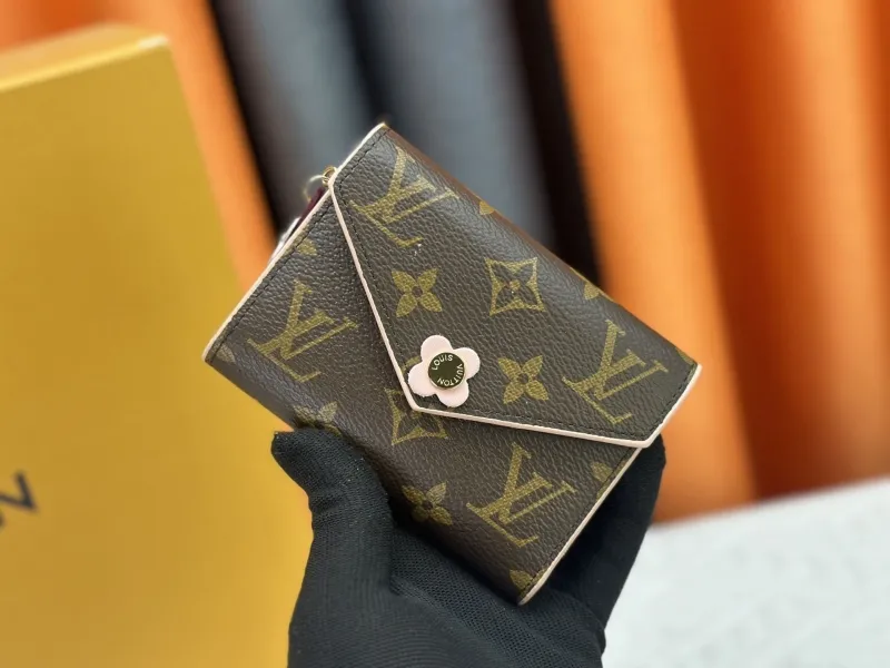 LV Wallets-5