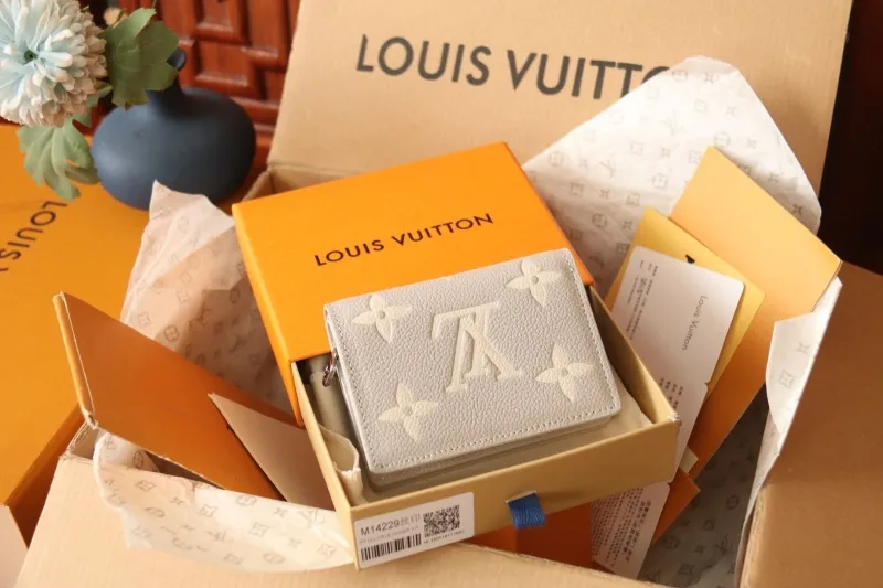 Alternative view of LV Wallets-6