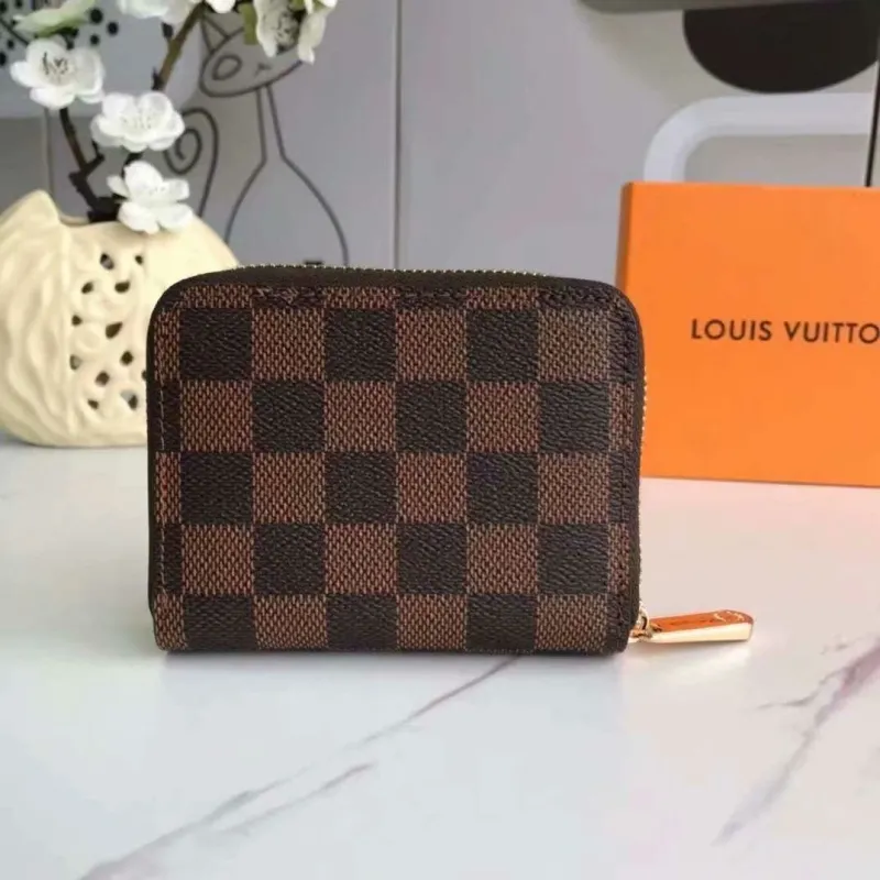 Alternative view of LV Wallets-9