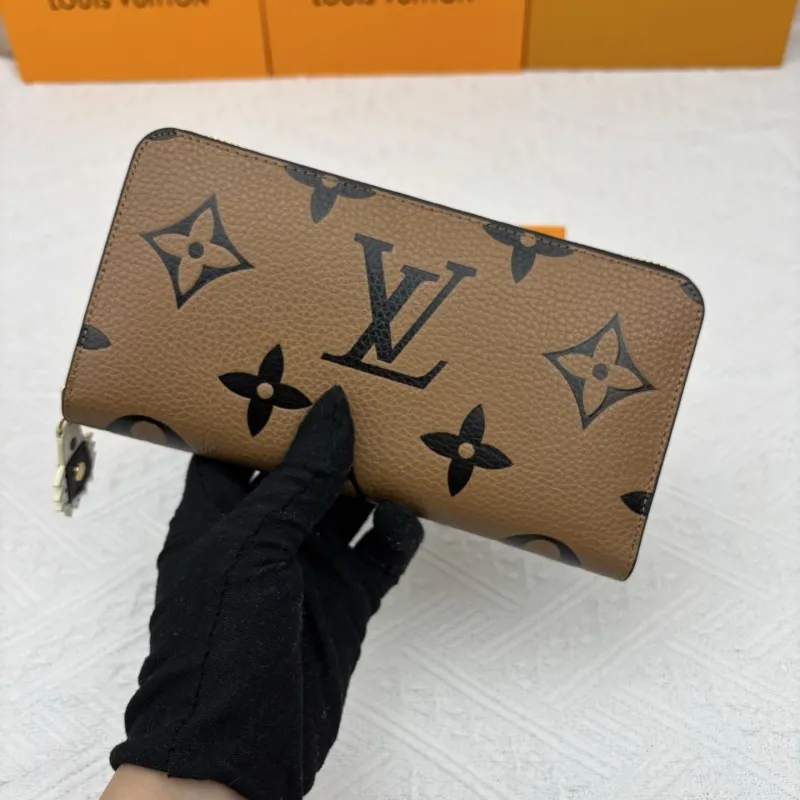 LV Wallets-10