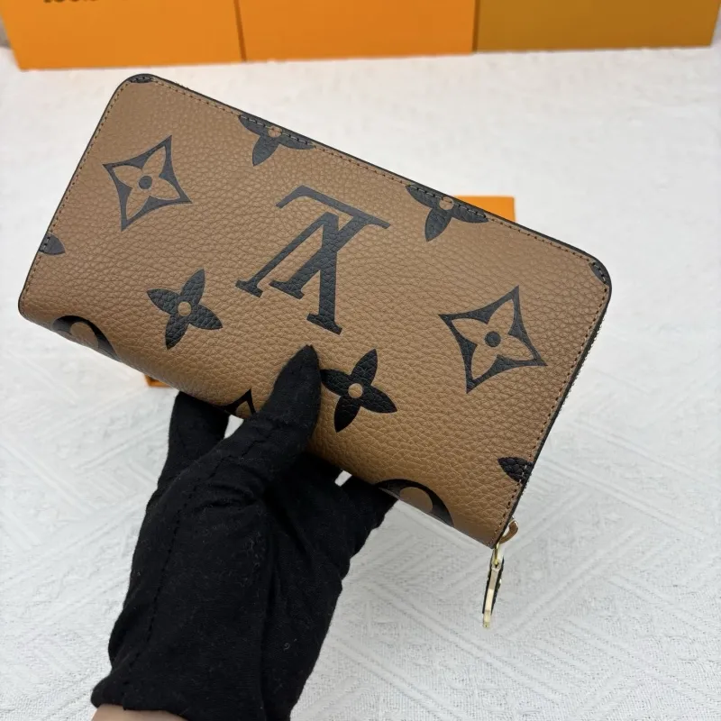 Alternative view of LV Wallets-10