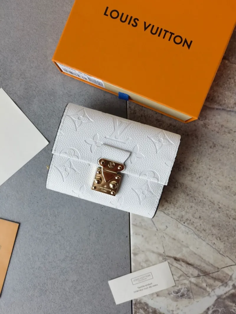 Alternative view of LV Wallets-11