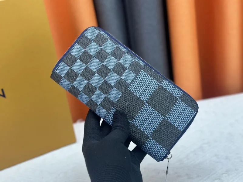 Alternative view of LV Wallets-15