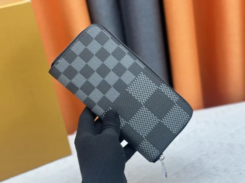 Alternative view of LV Wallets-16