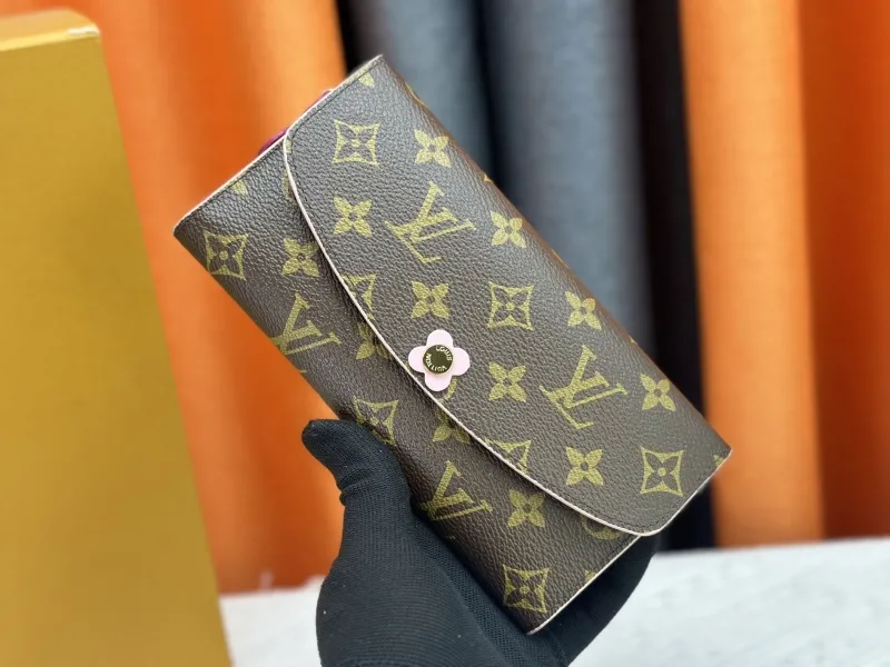 LV Wallets-22