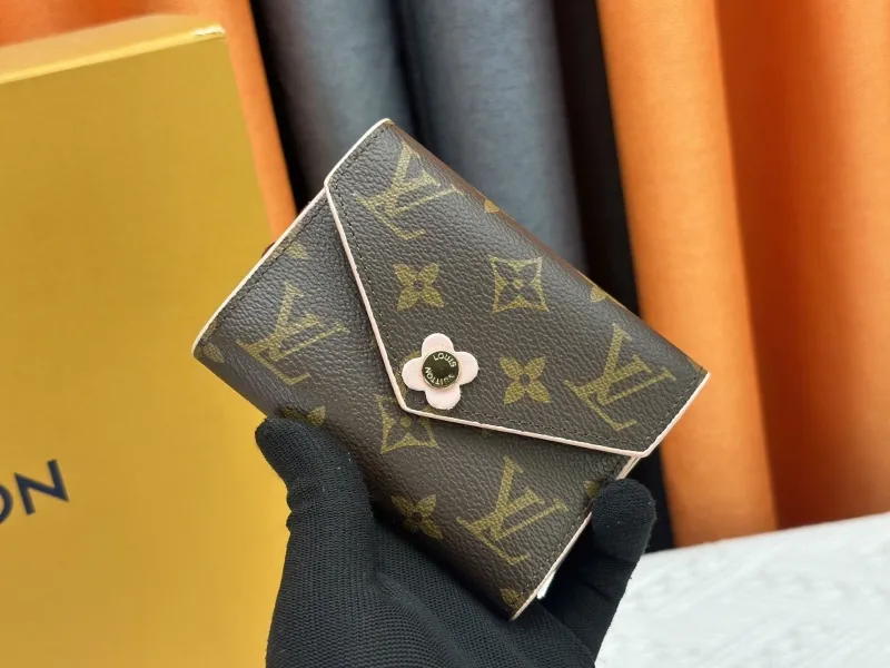 LV Wallets-23