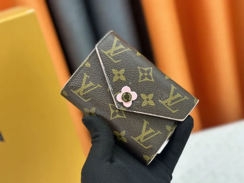 LV Wallets-24