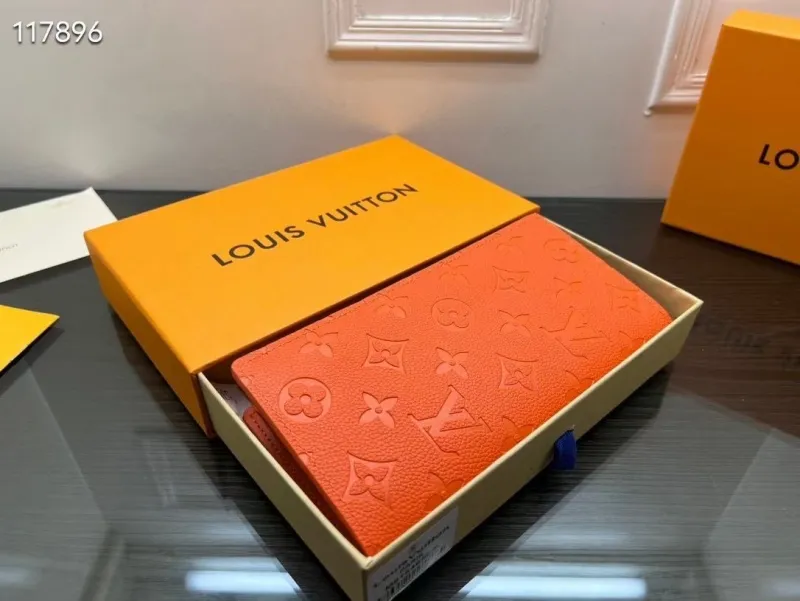 Alternative view of LV Wallets-29
