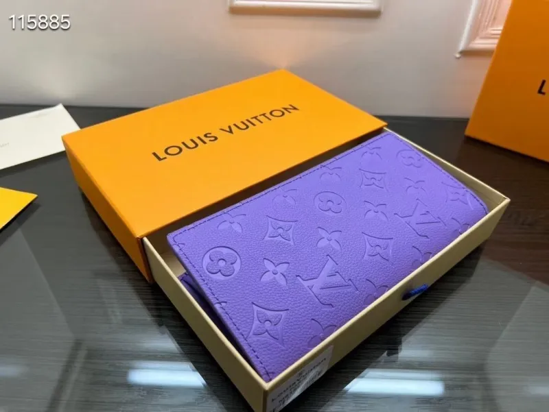 Alternative view of LV Wallets-30