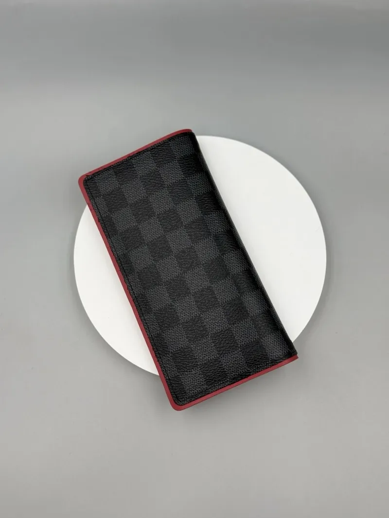 Alternative view of LV Wallets-31