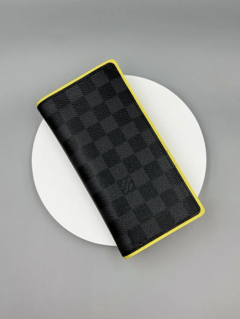 Alternative view of LV Wallets-34