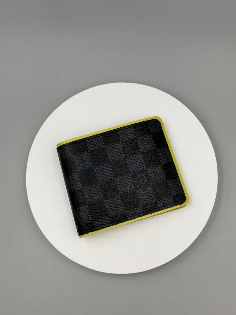 Alternative view of LV Wallets-35
