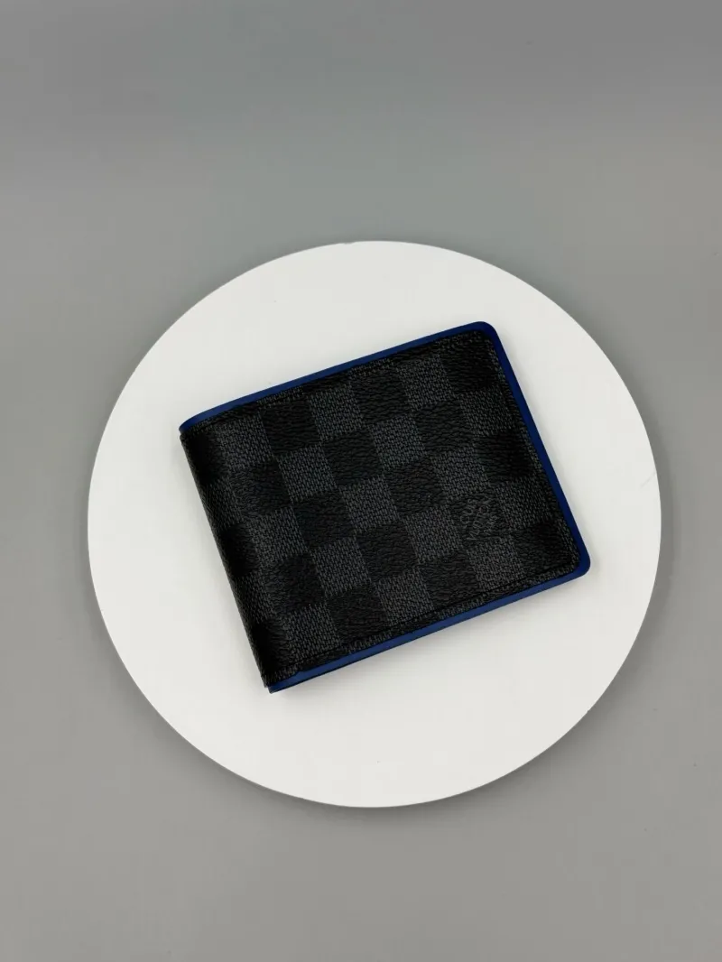 Alternative view of LV Wallets-36