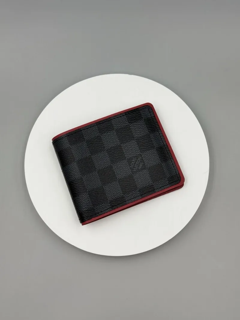 Alternative view of LV Wallets-38