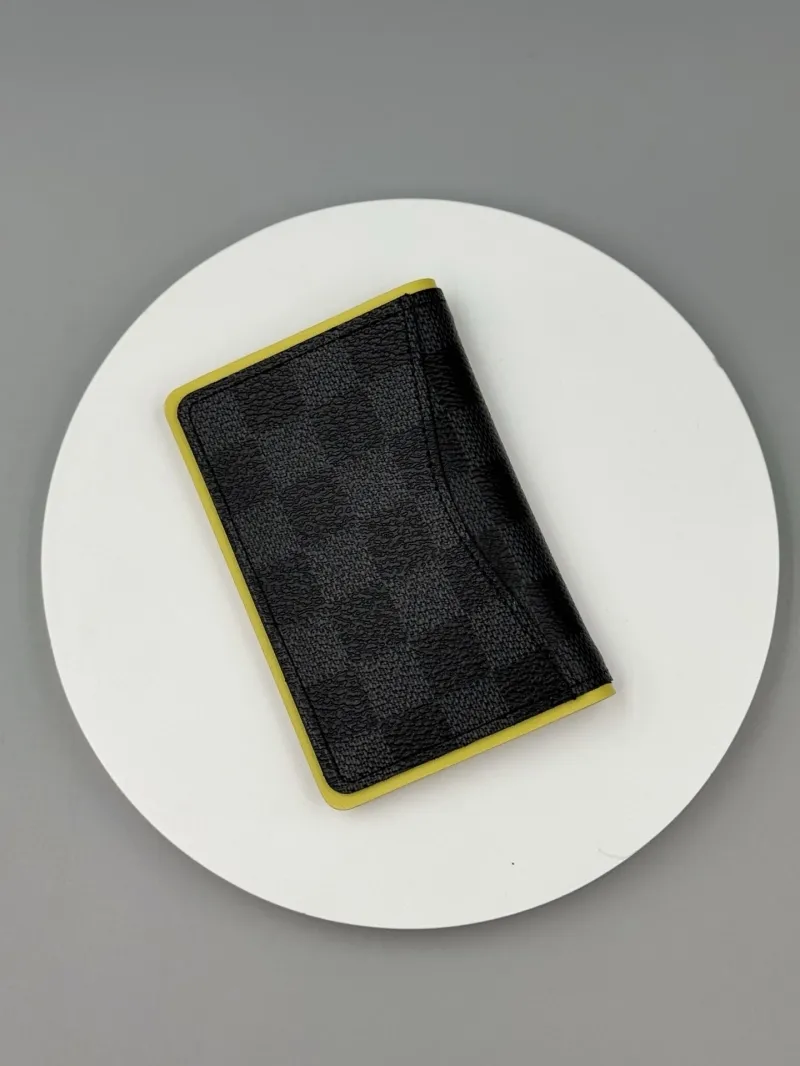 Alternative view of LV Wallets-40