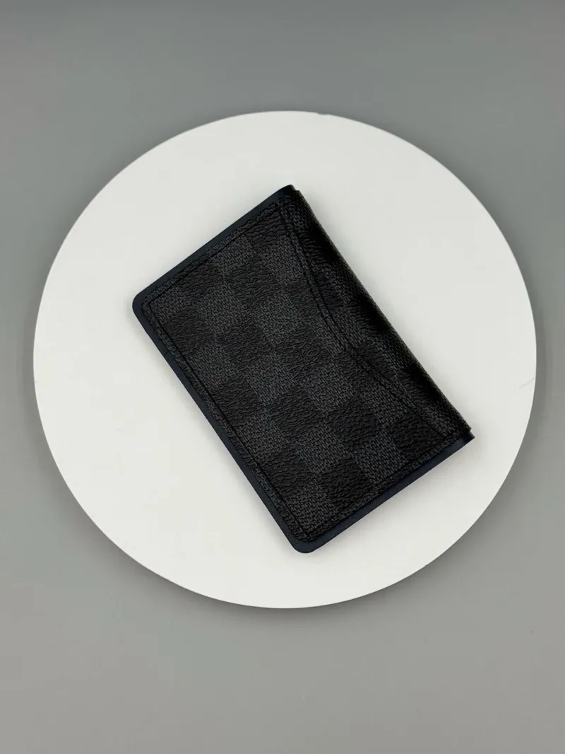 Alternative view of LV Wallets-42