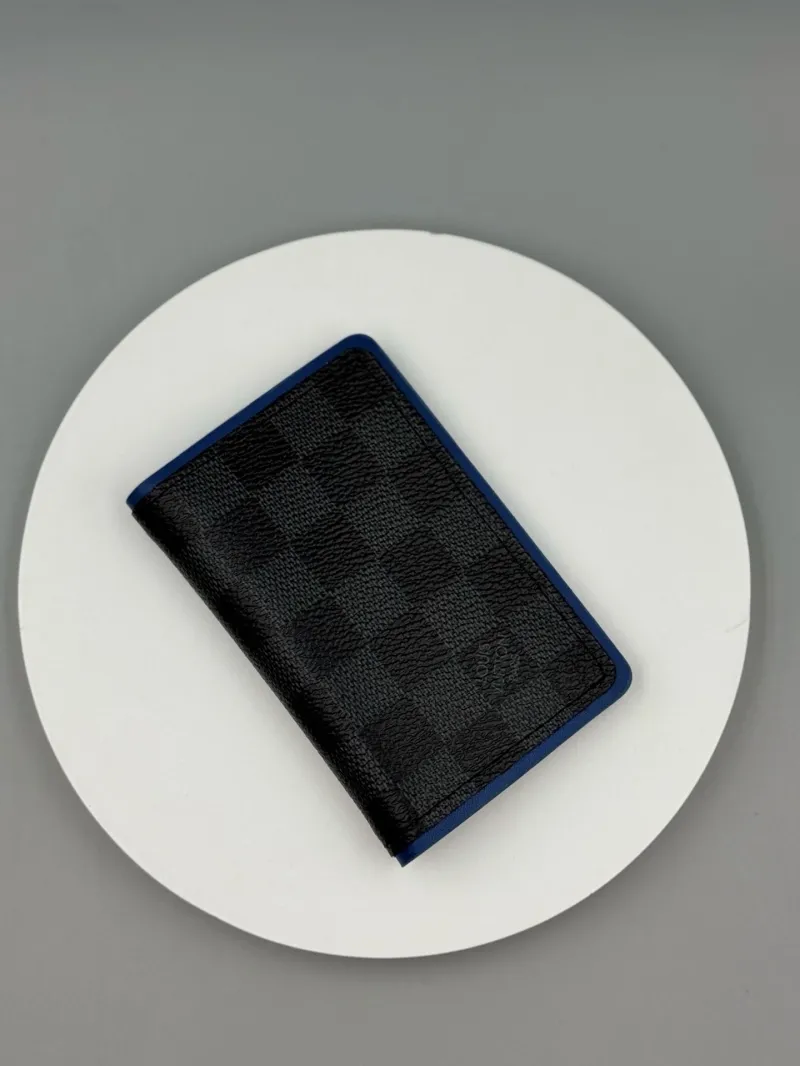 Alternative view of LV Wallets-43