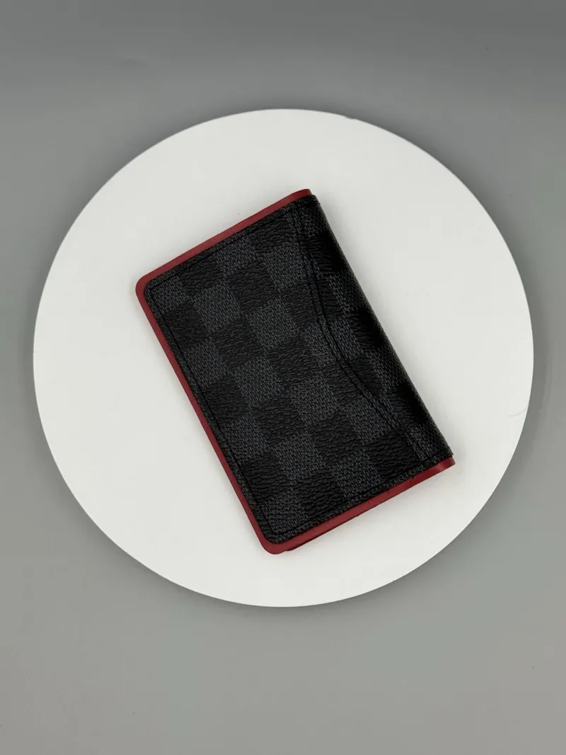 Alternative view of LV Wallets-44