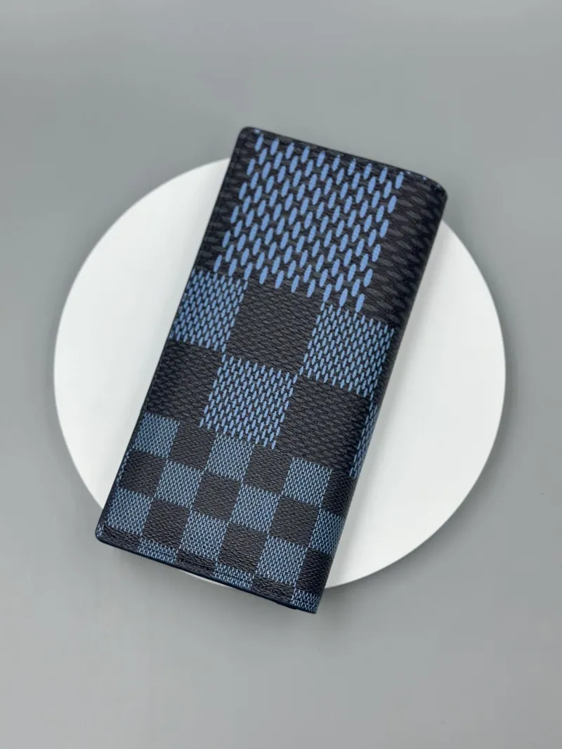 Alternative view of LV Wallets-45