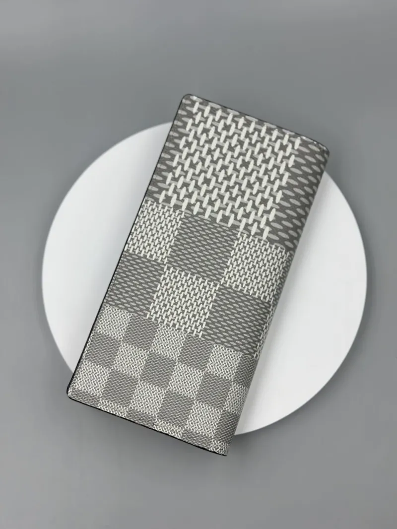 Alternative view of LV Wallets-46