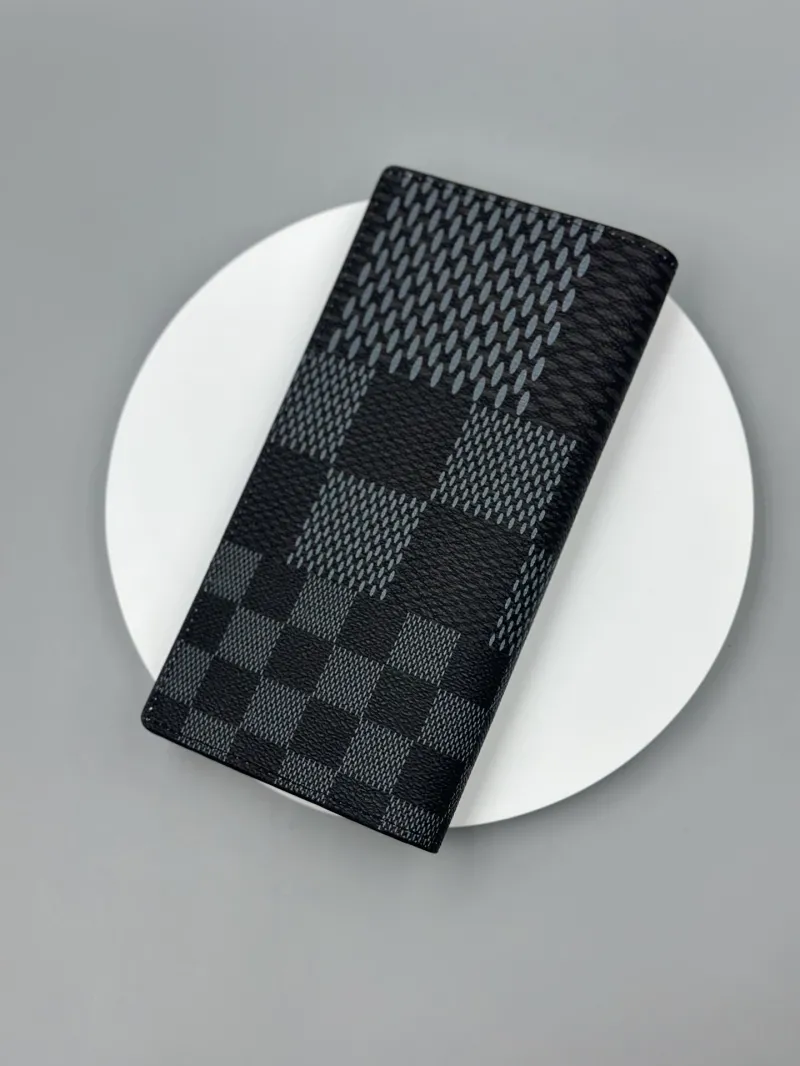 Alternative view of LV Wallets-47