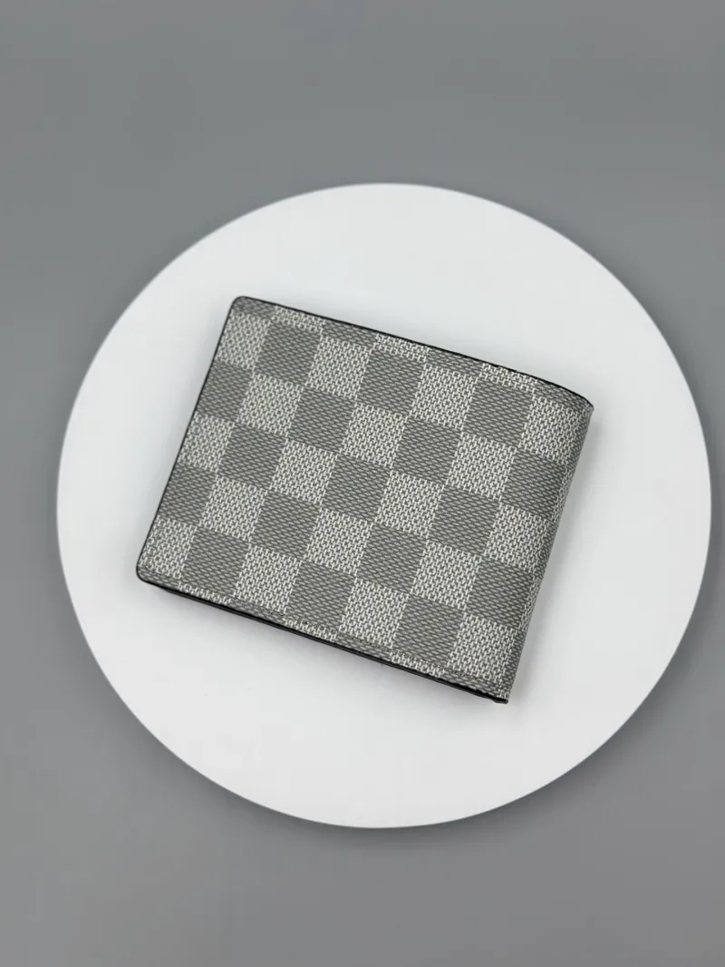 Alternative view of LV Wallets-49