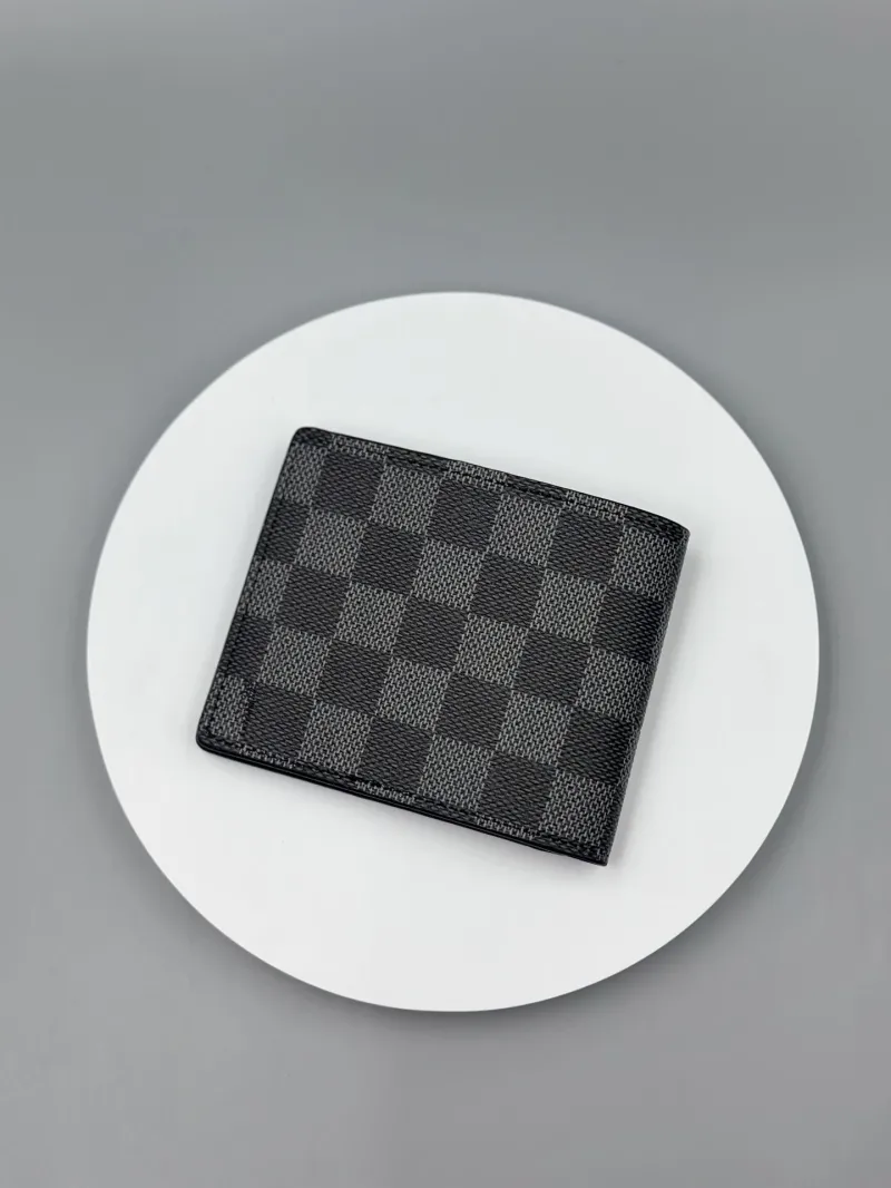 Alternative view of LV Wallets-50