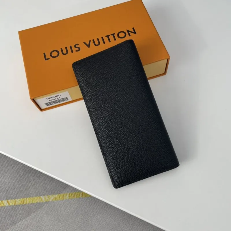 Alternative view of LV Wallets-51