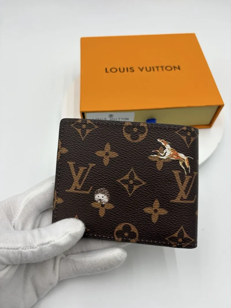 Alternative view of LV Wallets-55
