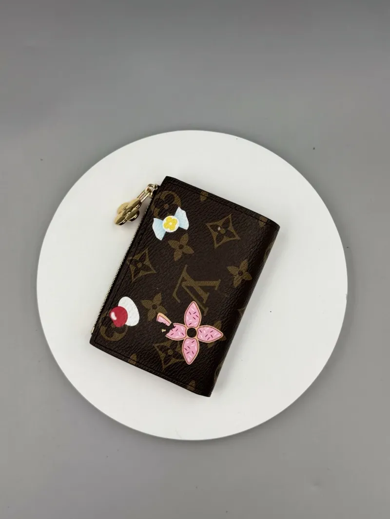 Alternative view of LV Wallets-60